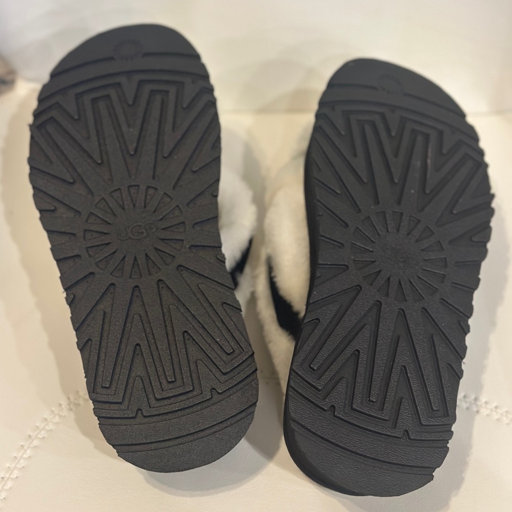 UGG Cream and Black Fur Footwear - Picture 4 of 10